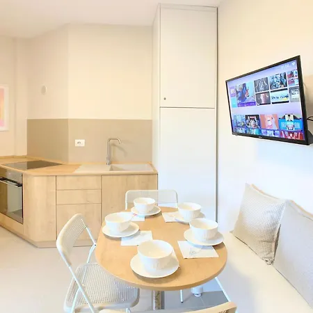 13 Eur For Monthly - By The Sea - Hbs Appartement Golem (Tirana)